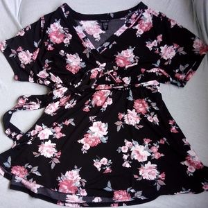 Torrid short-sleeved blouse with floral pattern